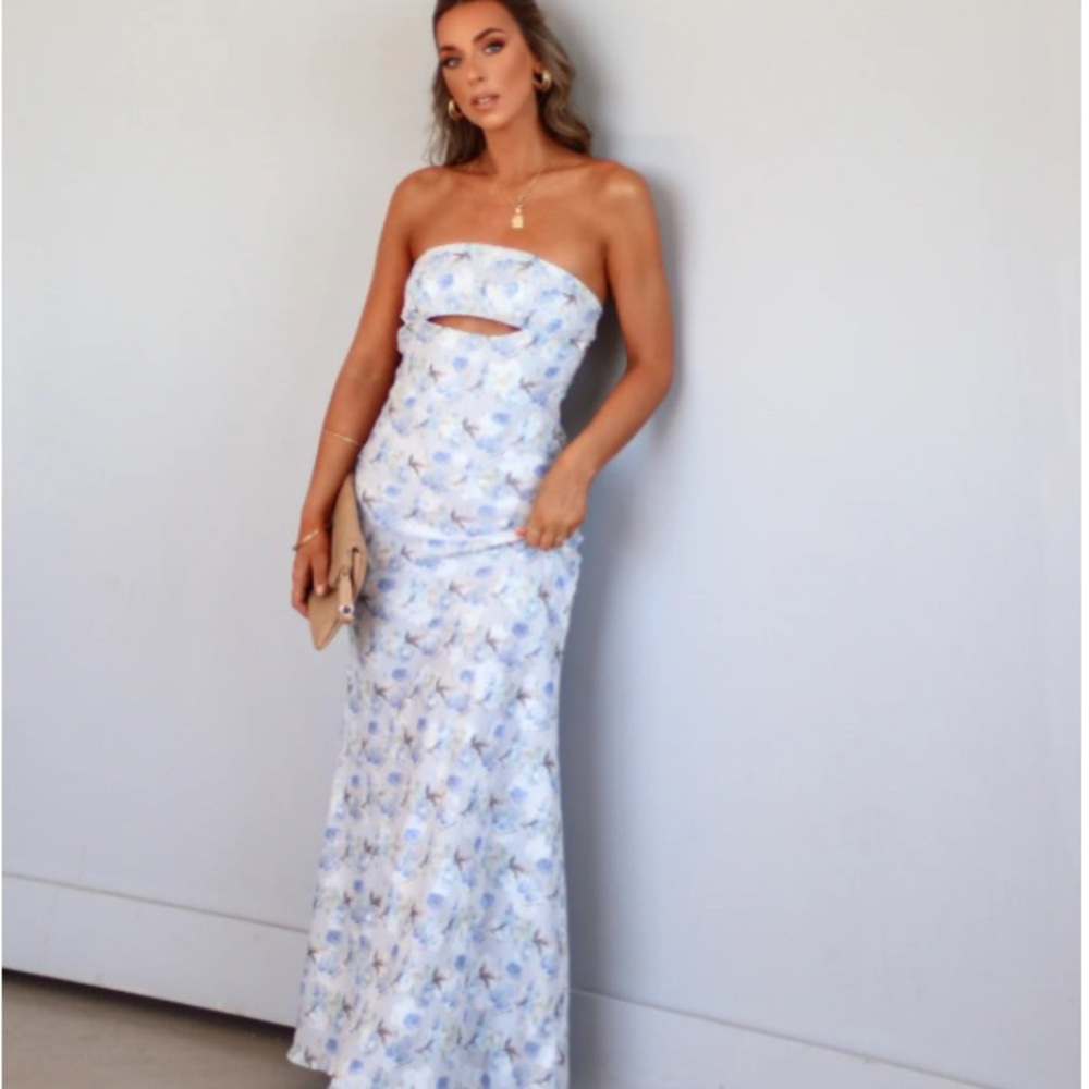 Chic Strapless Floral Dress in Light Blue